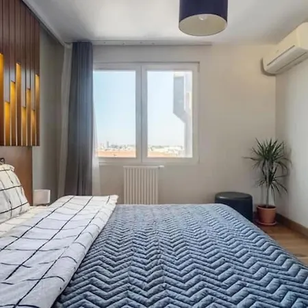 Modern Stylish Flat In The Center Of The City Apartment *